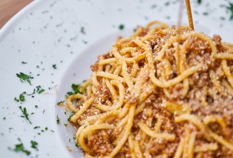 Pasta mit cremiger Käse-Hackfleisch-Soße - Lekker Schmekker