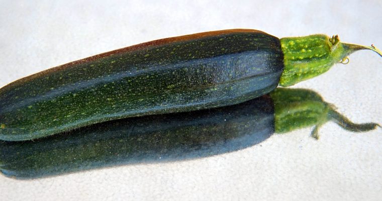 Gefüllte Zucchini mit Hack und Kichererbsen