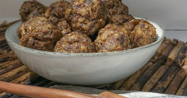 Hackfleisch-Bacon-Bällchen mit Babybel-Kern